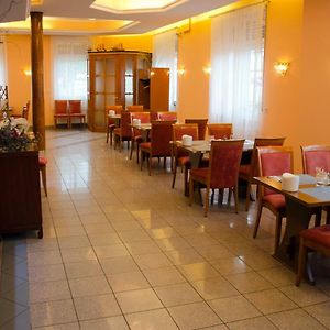 Budget Zimmer mit Kingsize-Bett
